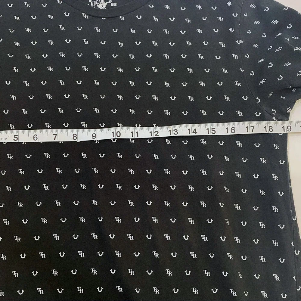 TRUE RELIGION Black and‎ White All-Over Monogram Graphic Short Sleeve T-Shirt M